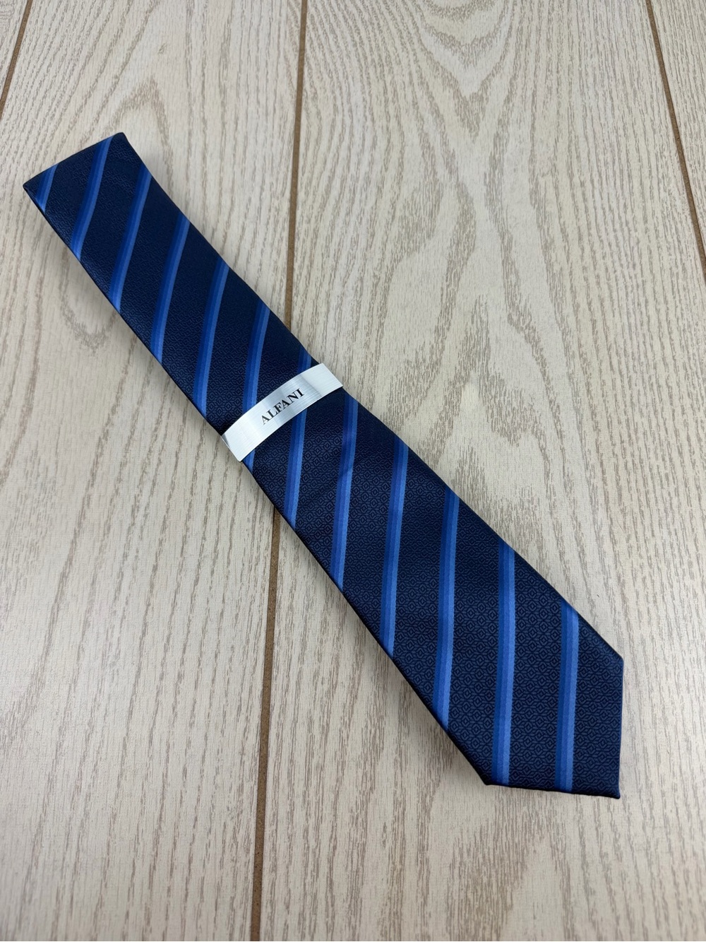 921 Alfani Men's Tie Vaughn Stripe 410 Navy Blue $55 Polyester